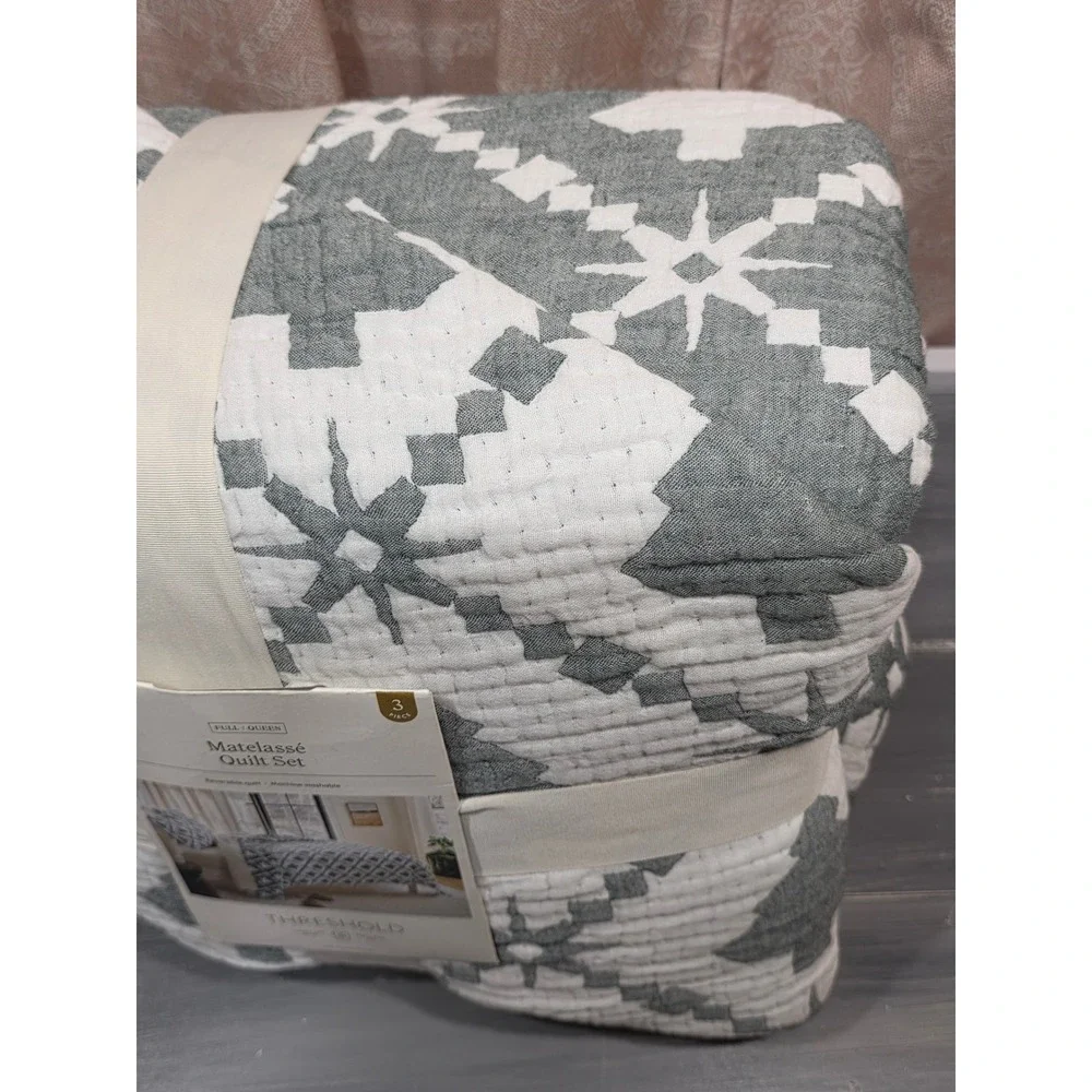 Threshold Matelasse Quilt Set Full Queen 3pc Pine ChristmasTree  Reversible